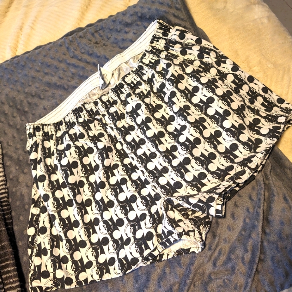 Vintage black and white graphic Mickey & Co shorts